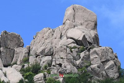 东山岭摩崖石刻